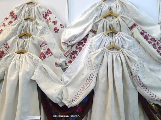 https://www.prekrasastudio.com/blog/60-narodna-zhinocha-sorochka-luhanshchyny-kinets-khikh-pochatok-