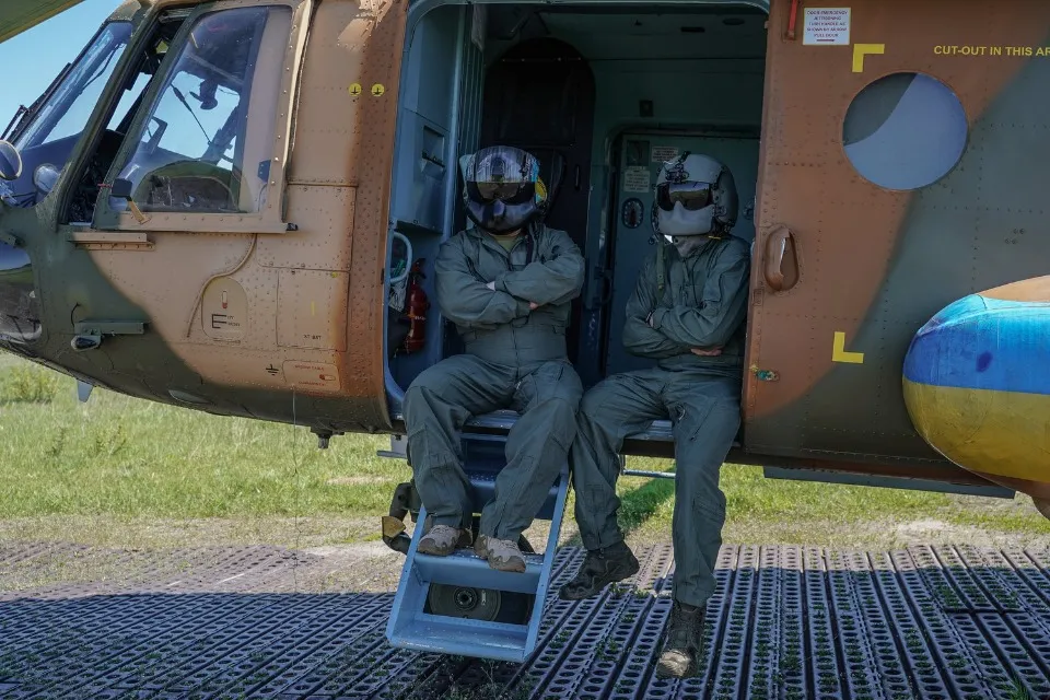 ЛЬОТЧИКИ 16-Ї ОКРЕМОЇ БРОДІВСЬКОЇ БРИГАДИ АРМІЙСЬКОЇ АВІАЦІЇ