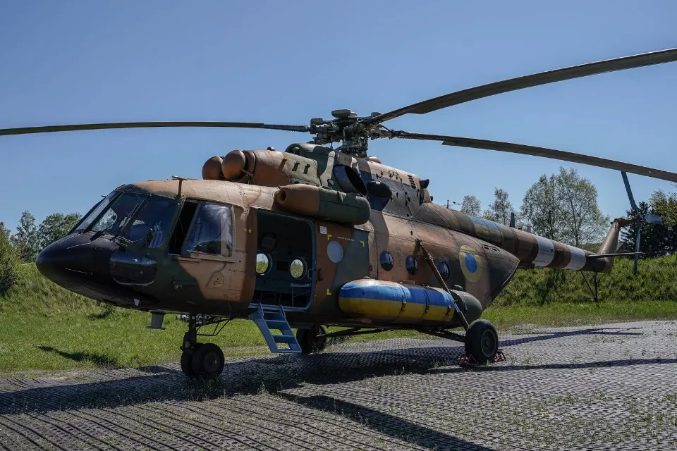 ЛЬОТЧИКИ 16-Ї ОКРЕМОЇ БРОДІВСЬКОЇ БРИГАДИ АРМІЙСЬКОЇ АВІАЦІЇ