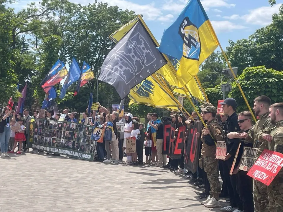 акція в підтримку азовців