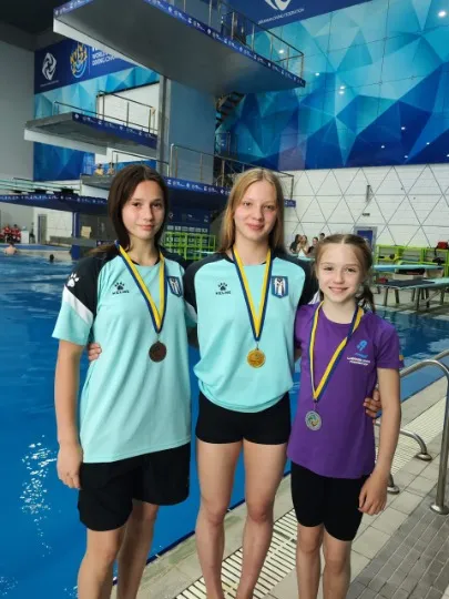 спортсменки зі стрибків у воду Луганщина