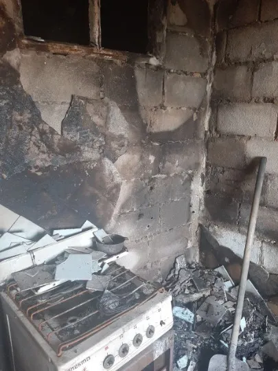 зруйнована кваритира Маріуполь