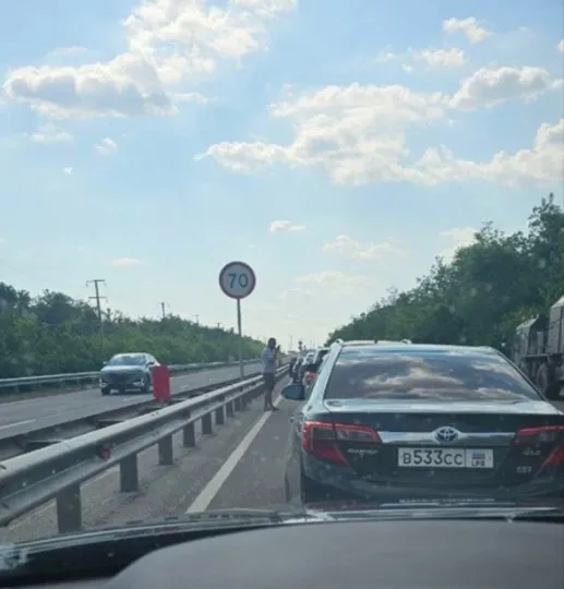 Черга на КПП Новошахтинськ