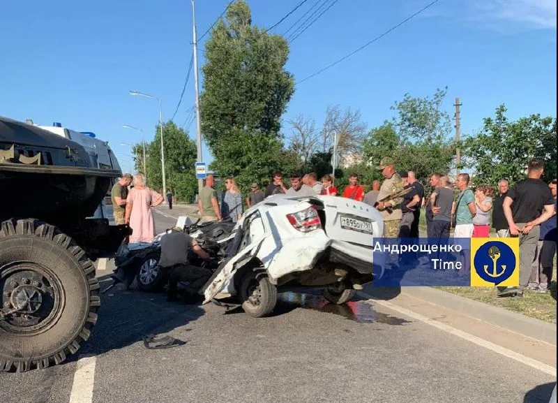 ДТП за участю окупантів у Маріуполі: загинув цивільний (фото)