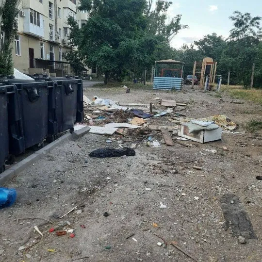 У Маріуполі розвивається вандалізм: нові фото з окупованого міста