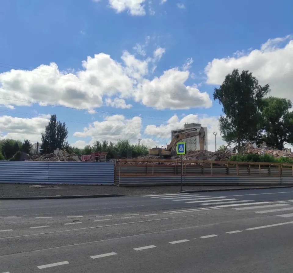 У Луганську знесли будівлю хлібозаводу