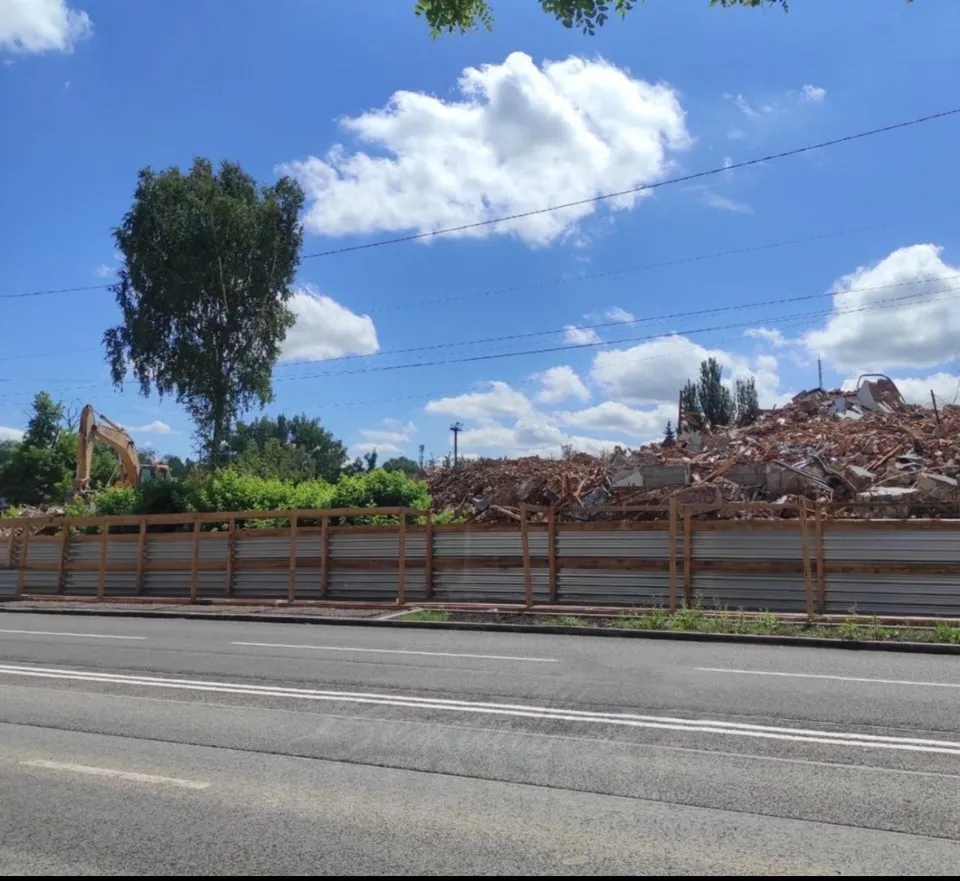 У Луганську знесли будівлю хлібозаводу