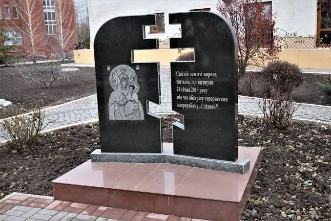 У Маріуполі окупанти знесли пам’ятник загиблим у мікрорайоні “Східний”