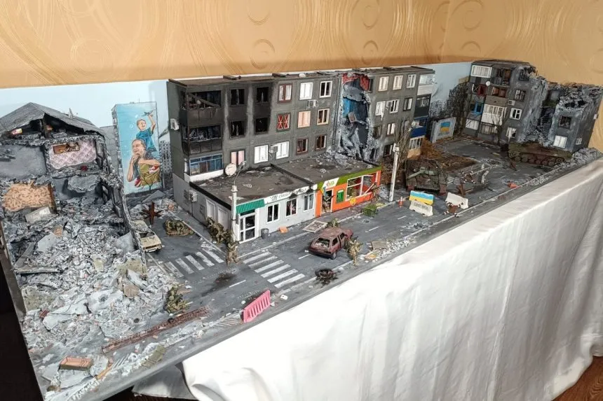 “Вітаю тебе, Бахмут”: майстер Артур Садиков присвятив свою роботу місту-фортеці