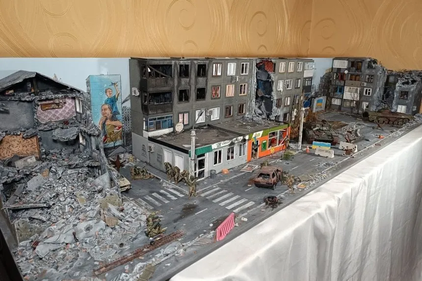 “Вітаю тебе, Бахмут”: майстер Артур Садиков присвятив свою роботу місту-фортеці