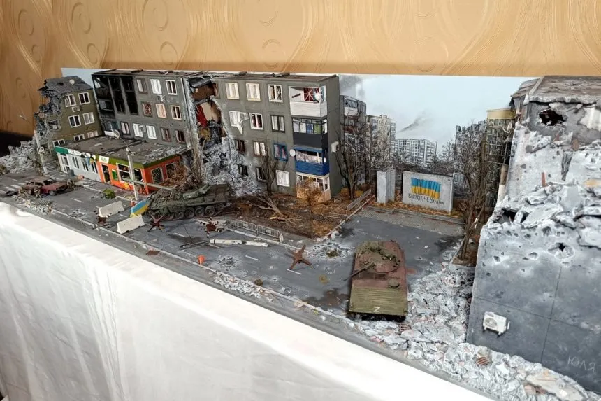 “Вітаю тебе, Бахмут”: майстер Артур Садиков присвятив свою роботу місту-фортеці