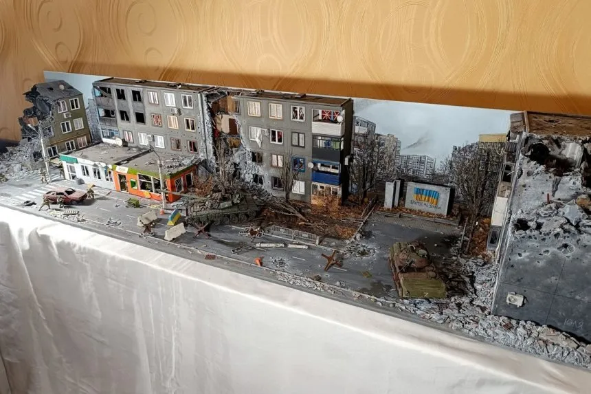 “Вітаю тебе, Бахмут”: майстер Артур Садиков присвятив свою роботу місту-фортеці