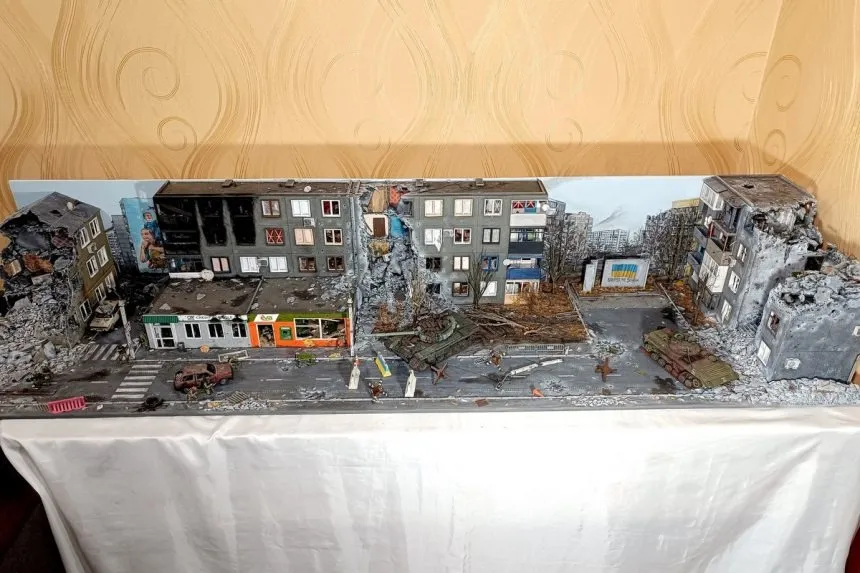 “Вітаю тебе, Бахмут”: майстер Артур Садиков присвятив свою роботу місту-фортеці