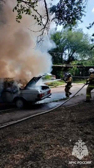 у тимчасово окупованому Луганську загорівся легковий автомобіль