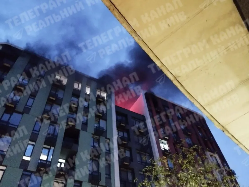 У Києві горів житловий комплекс (фото)