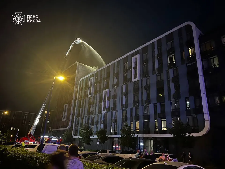 У Києві горів житловий комплекс (фото)