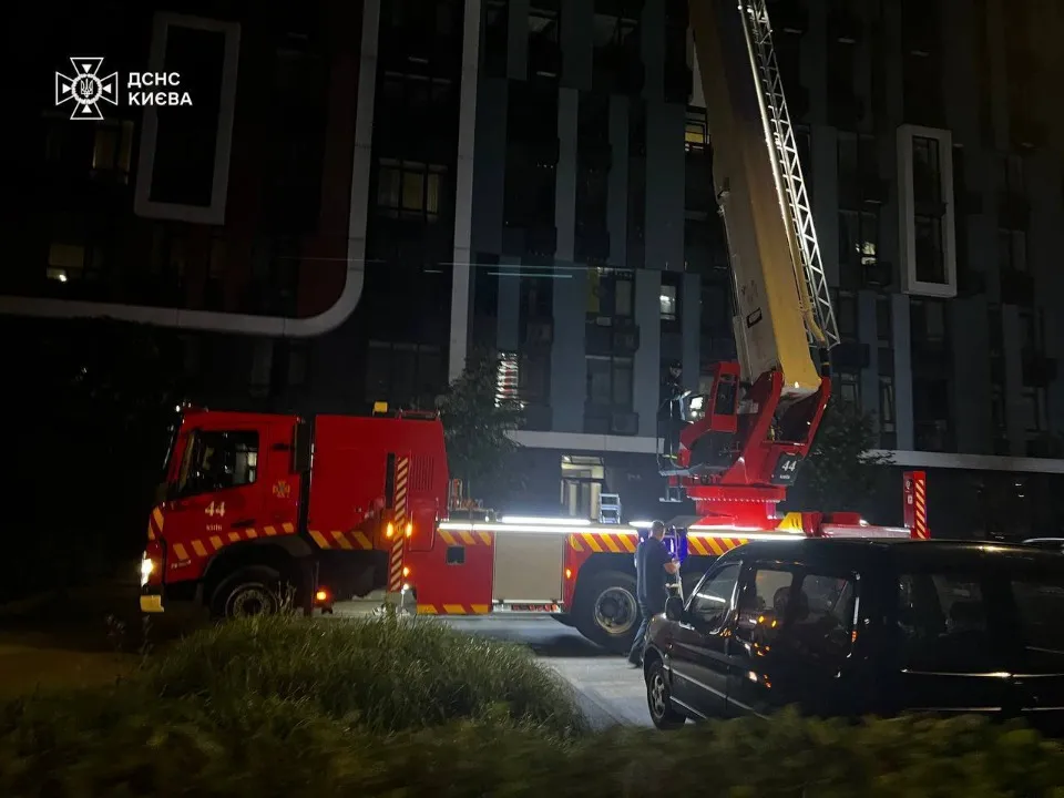 У Києві горів житловий комплекс (фото)