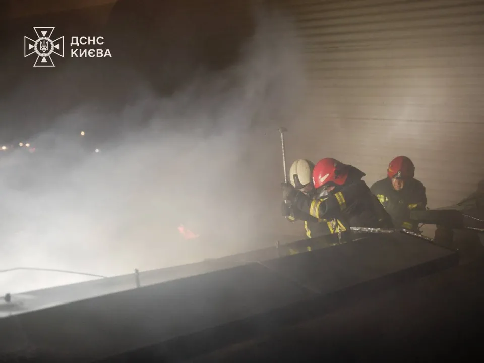 У Києві горів житловий комплекс (фото)