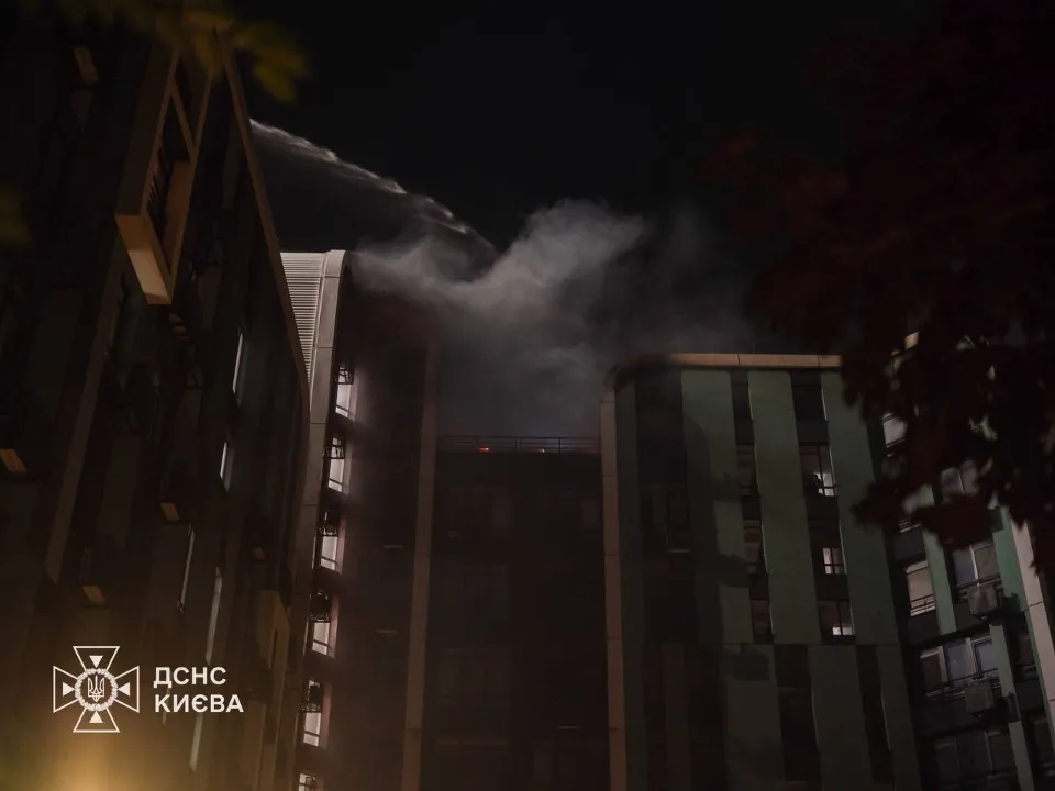 У Києві горів житловий комплекс (фото)
