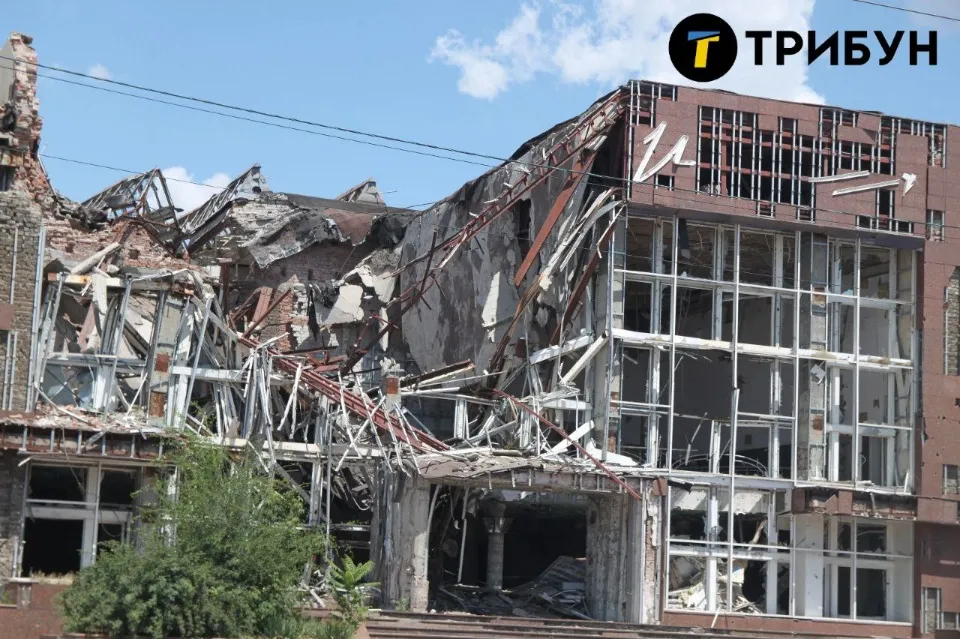 Маріуполь, зруйнована будівля