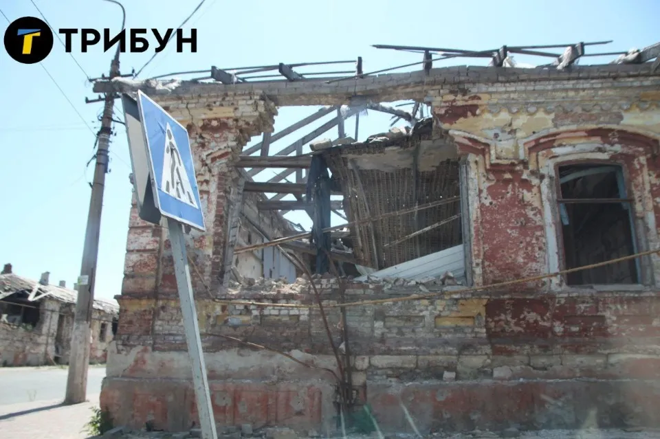 Маріуполь, зруйнована будівля
