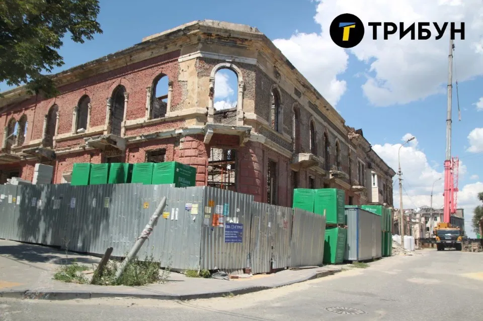 Маріуполь, зруйнована будівля