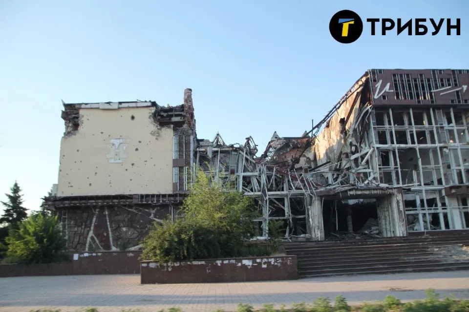 Маріуполь, зруйнована будівля