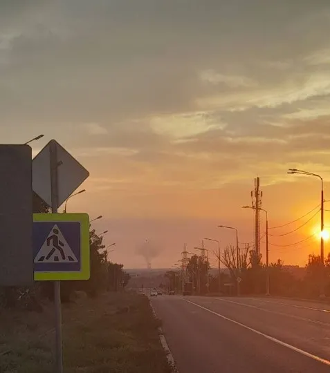 Маріуполь, горить ЦУМ, дим Маріуполь