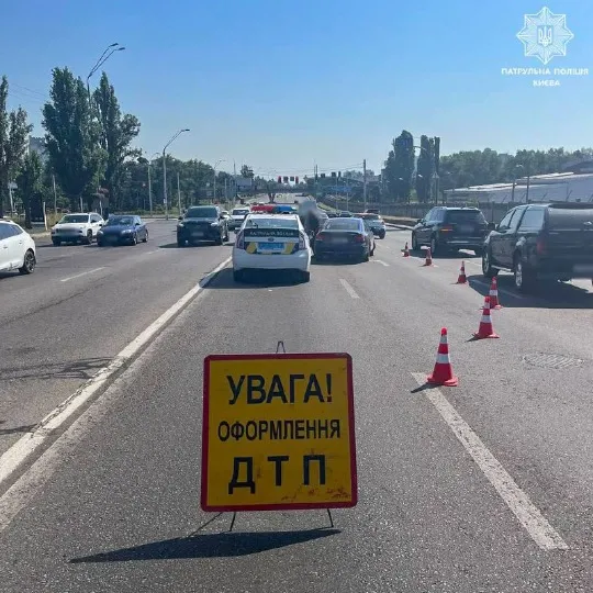 ДТП в Києві, аварія, знак ДТП