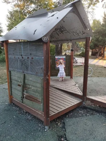 парк Веселка в Маріуполі після окупації