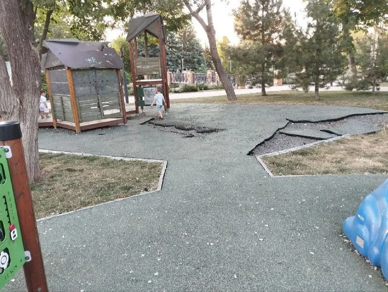 парк Веселка в Маріуполі після окупації