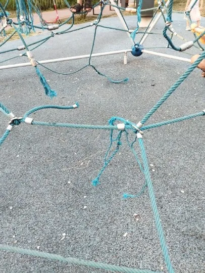 парк Веселка в Маріуполі після окупації