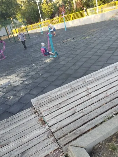 парк Веселка в Маріуполі після окупації