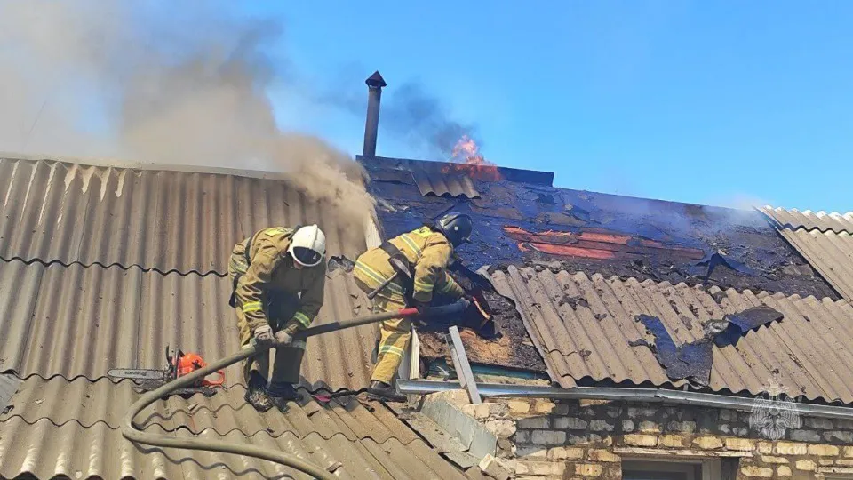пожежа в Луганську, дим, горить будинок