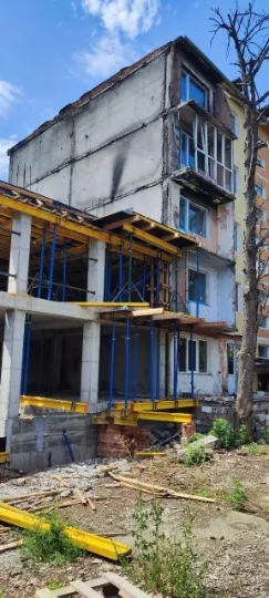 Проспект Будівельників у Маріуполі
