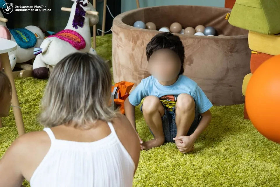 Діти — вдома: з окупованих територій повернули 12 українців