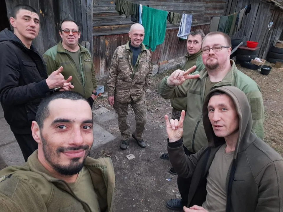 Олександр Кірілєнко з побратимами