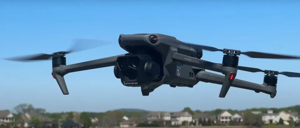 Квадрокоптер DJI Mavic 3 Pro