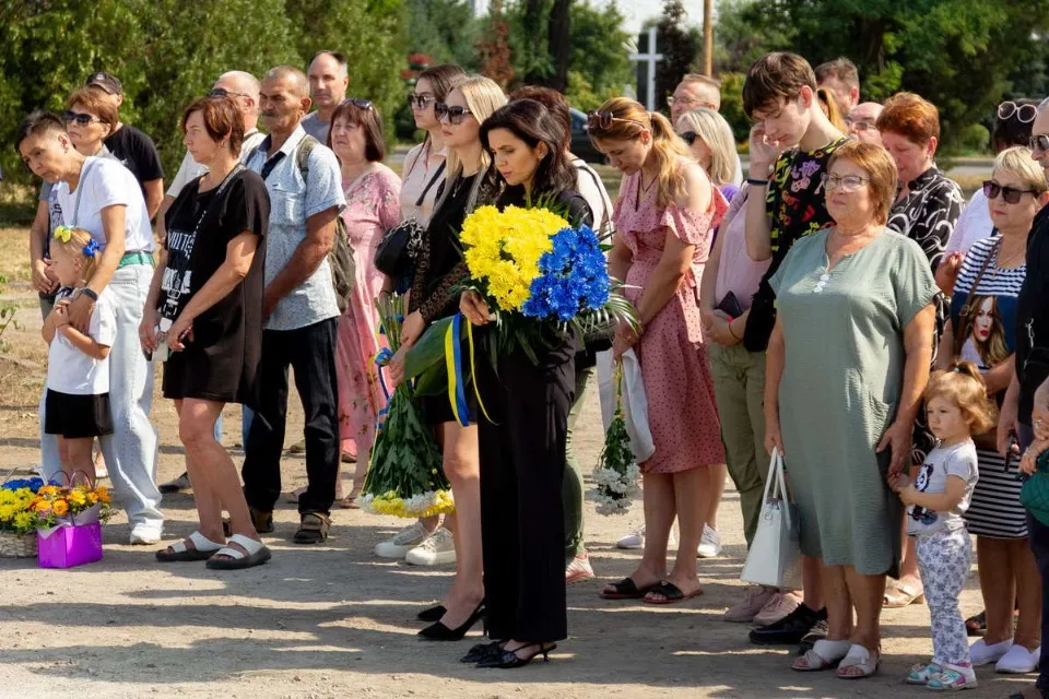 У Запоріжжі відкрили Алею Слави, присвячену полеглим захисникам Маріуполя