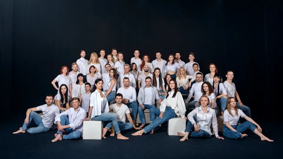 Команда акторів Луганський обласний академічний український музично-драматичний театр