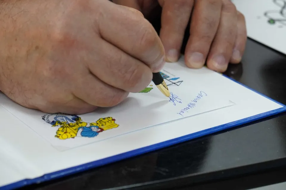 Марка у формі мапи України: “Укрпошта” випустила тираж до Дня Незалежності