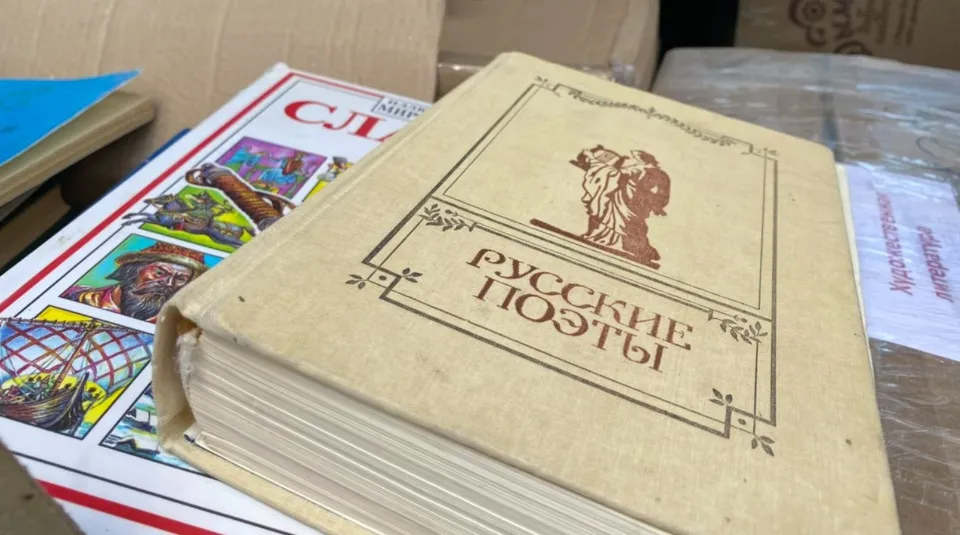 книги в окупації