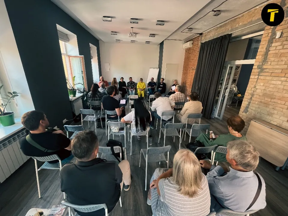 презентація книги-дослідження “Східноукраїнського центру громадських ініціатив” під назвою “Примарна