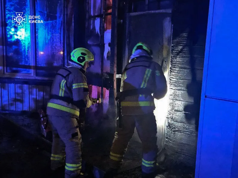 У Києві горіла СТО