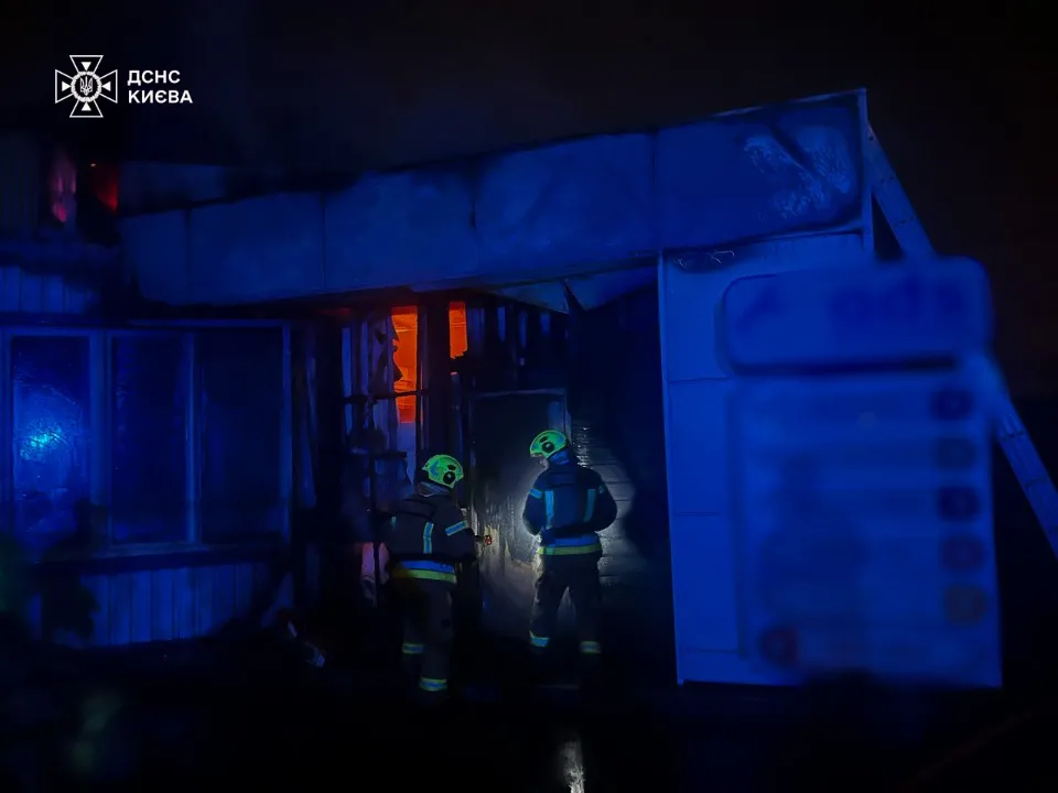 У Києві горіла СТО