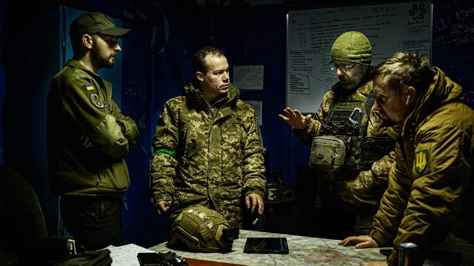 ﻿﻿﻿Вечірня нарада під Бахмутом. Фото: Богдан Пападін