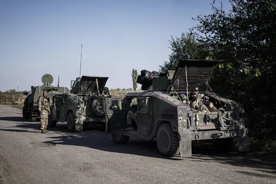 ﻿﻿Бійці роти РУГ 59 ОМБР перед штурмом. Фото: Богдан Пападін