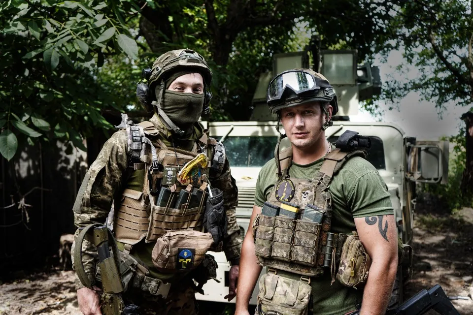 ﻿﻿Бійці роти РУГ 59 ОМБР перед штурмом. Фото: Богдан Пападін