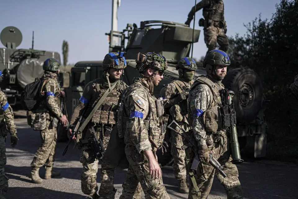 ﻿﻿Бійці роти РУГ 59 ОМБР перед штурмом.Фото: Богдан Пападін