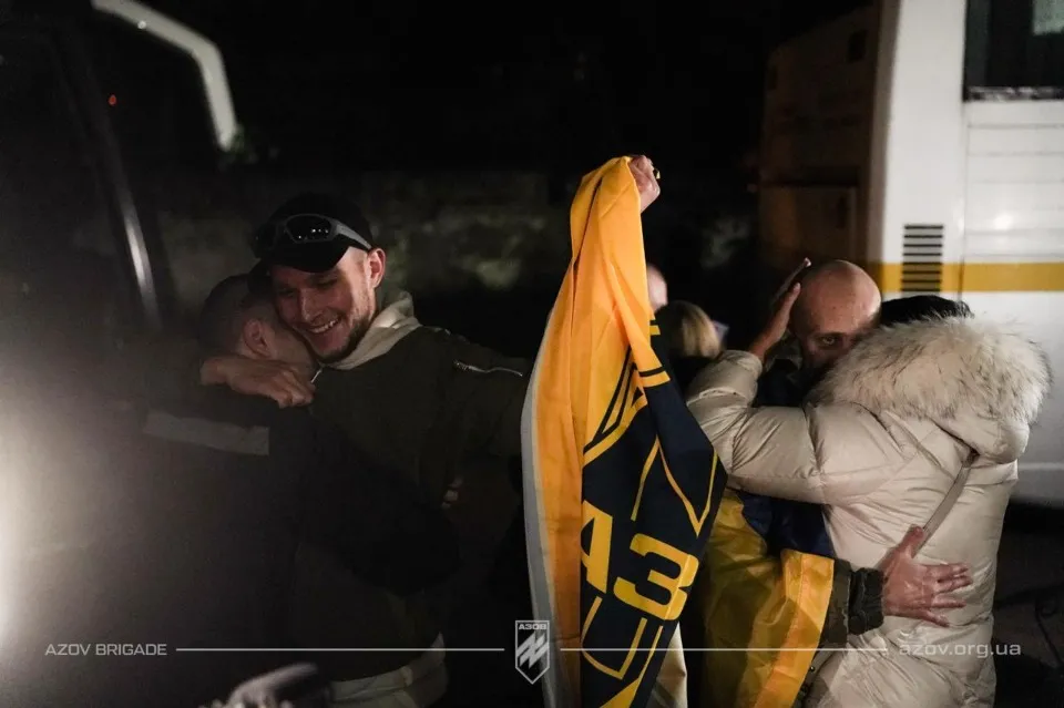повернені з полону азовці